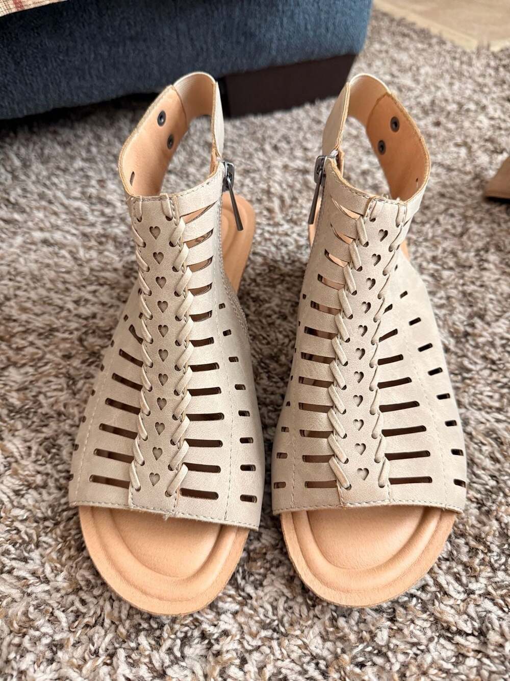 Earth  Hana3 Wedge Sandals in Light Natural size 8.5